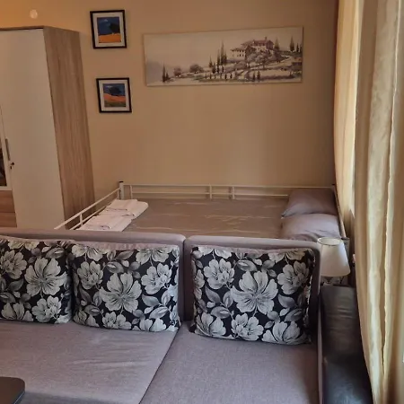 Oasis With Balcony And Underground Parking Available In Iglika, Golden Sands דירה וארנה